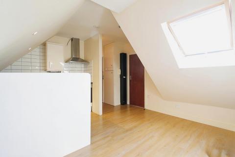 1 bedroom apartment to rent, Bathurst Walk, Richings Park SL0