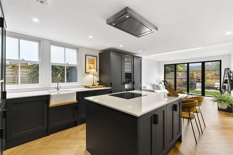 3 bedroom apartment for sale, Dornton Road, SW12