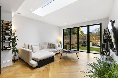 3 bedroom apartment for sale, Dornton Road, SW12