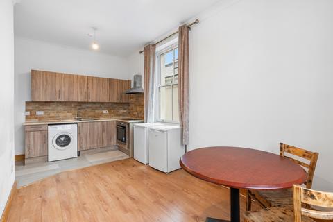 3 bedroom flat to rent, Wellington Road, Brighton BN2