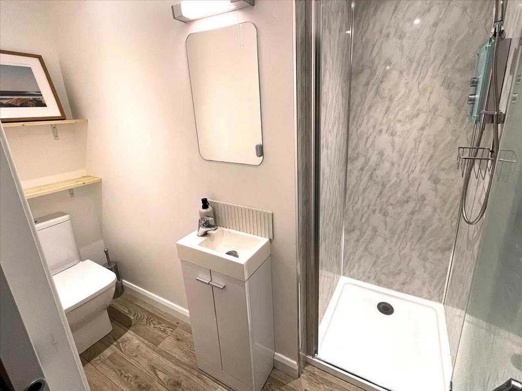 En suite shower