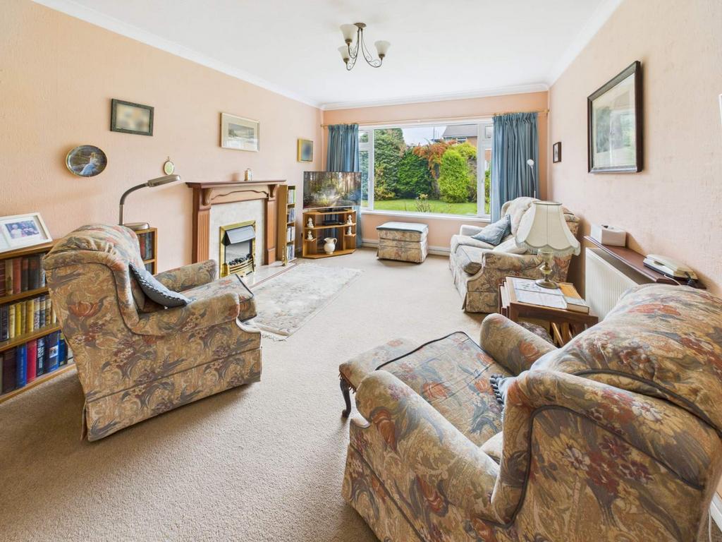 Lounge/Dining Room