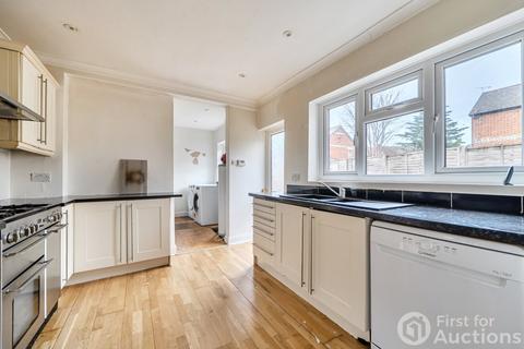 4 bedroom end of terrace house for sale, Basingstoke Road, Reading, Berkshire