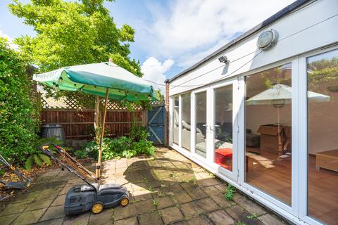 4 bedroom terraced house for sale, Farnham Gardens, Raynes Park SW20