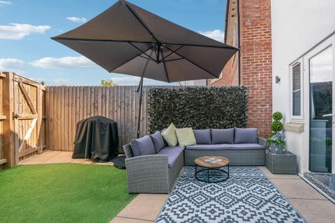 4 bedroom end of terrace house for sale, Iford Lane, Bournemouth, BH6 5