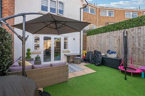 4 bedroom end of terrace house for sale, Iford Lane, Bournemouth, BH6 5