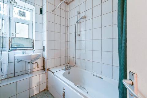 2 bedroom flat for sale, Mackie Road, Brixton, London, SW2