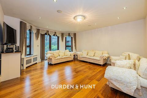 4 bedroom detached house for sale, Traps Hill, Loughton, IG10