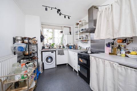 3 bedroom maisonette for sale, Fellows Court, Weymouth Terrace, Bethnal Green, London, E2