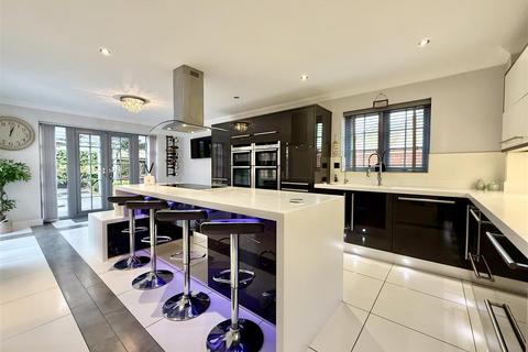 5 bedroom detached house for sale, Cuckoo Way, Great Notley, Braintree