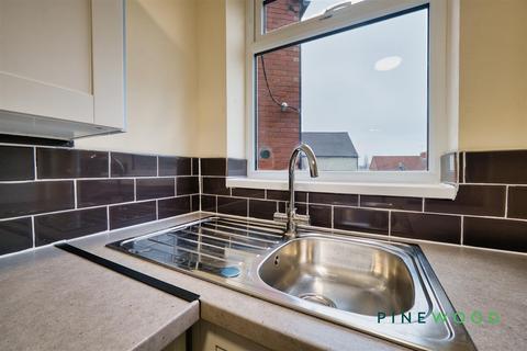 3 bedroom semi-detached house to rent, Alcock Avenue, Mansfield NG18