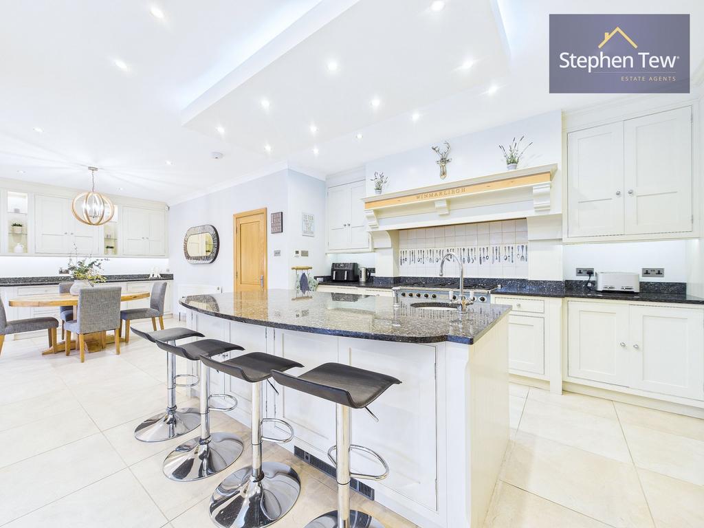 Kitchen/Dining Area