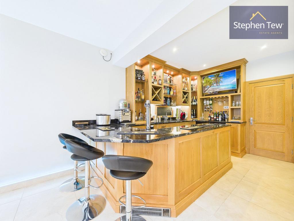 Kitchen/Dining Area