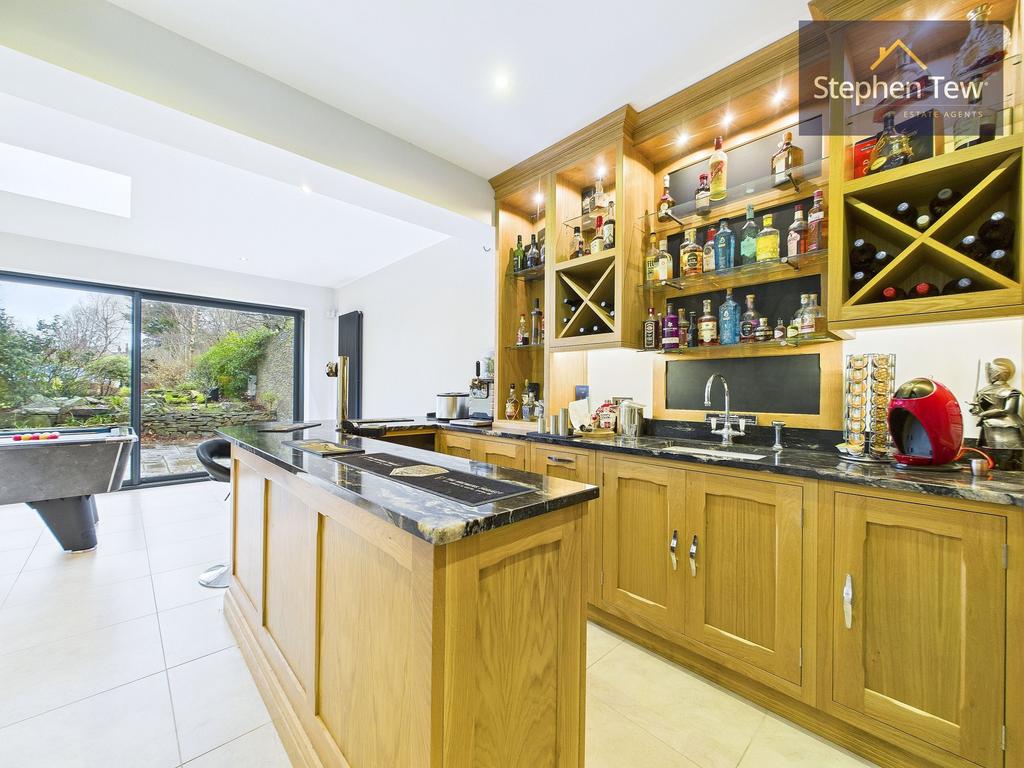 Kitchen/Dining Area