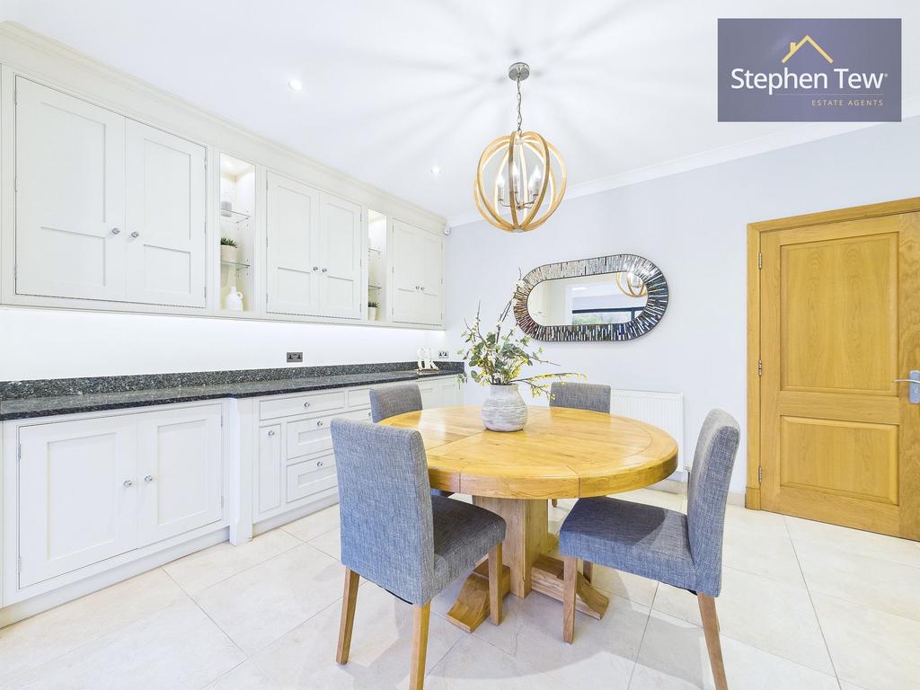 Kitchen/Dining Area