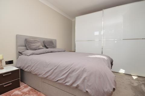 1 bedroom in a house share to rent, Ashley Avenue, Ilford, IG6 2JF