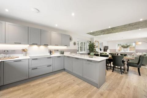 5 bedroom detached house for sale, at St George's Place, Halesworth Road IP18
