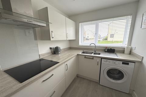2 bedroom terraced house to rent, Furzedown Road, Malborough
