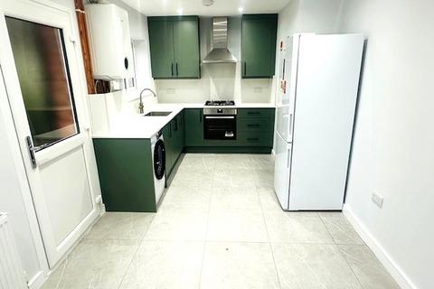 2 bedroom terraced house to rent, Uxbridge UB10
