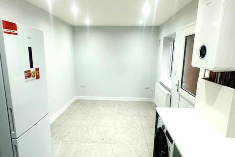 2 bedroom terraced house to rent, Uxbridge UB10