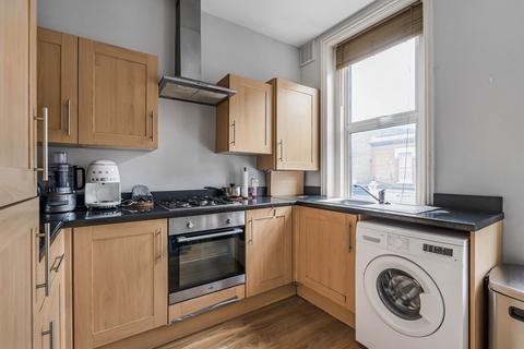 2 bedroom flat to rent, Leopold Road, London, SW19