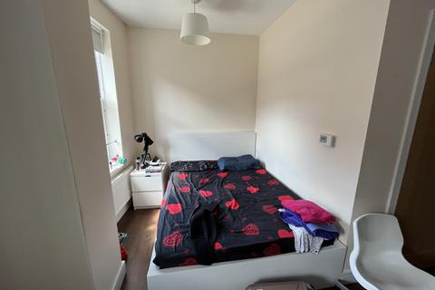 Studio to rent, St Peters Road, Bournemouth ,