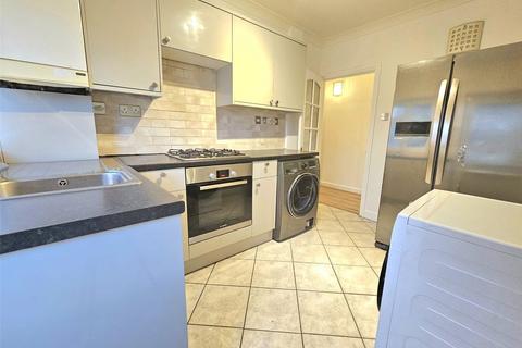2 bedroom apartment to rent, Great Gardens, Hornchurch, RM11