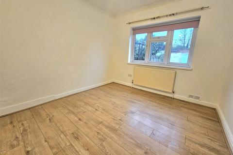 2 bedroom apartment to rent, Great Gardens, Hornchurch, RM11