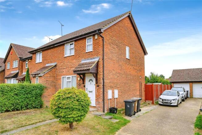 3 Bedroom House to Rent – Goldcrest Close, E16