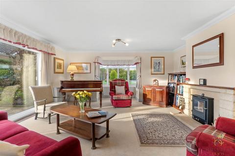 4 bedroom detached bungalow for sale, The Green, Pinvin