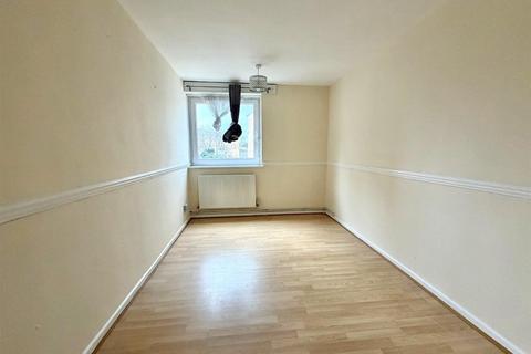 2 bedroom house for sale, Elvet Avenue, Romford RM2