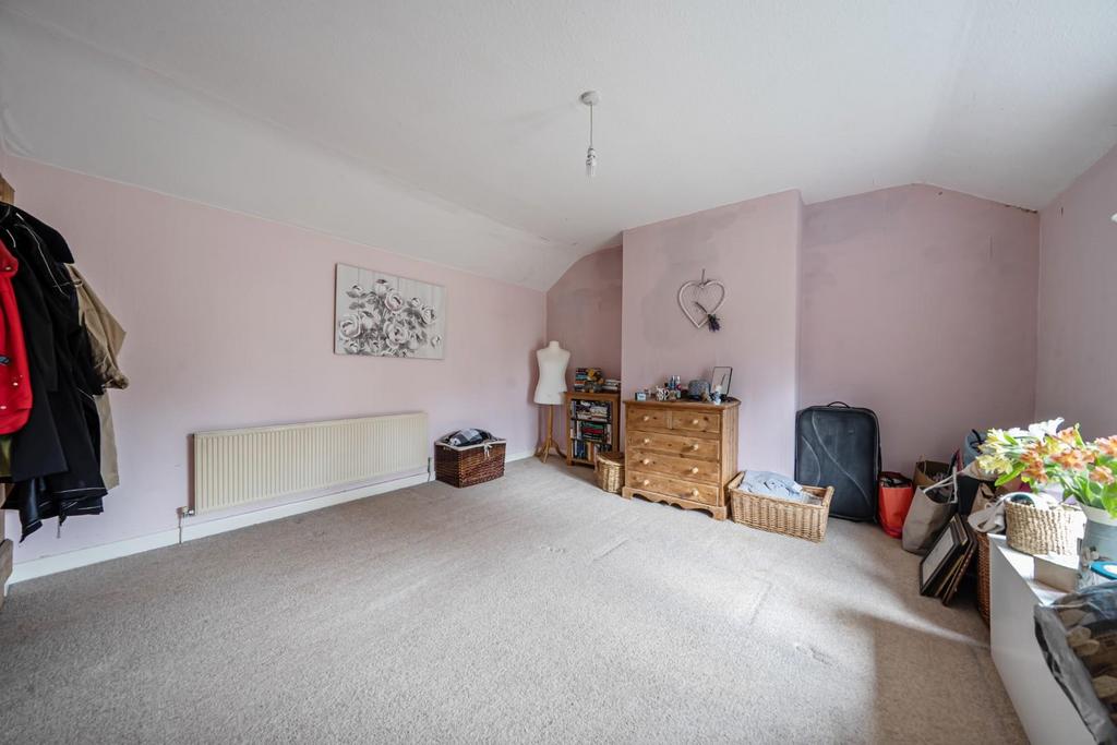 Bedroom 1.jpg