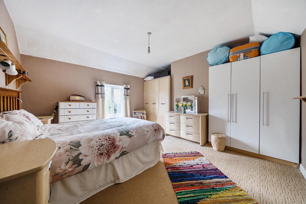 Bedroom 2.jpg