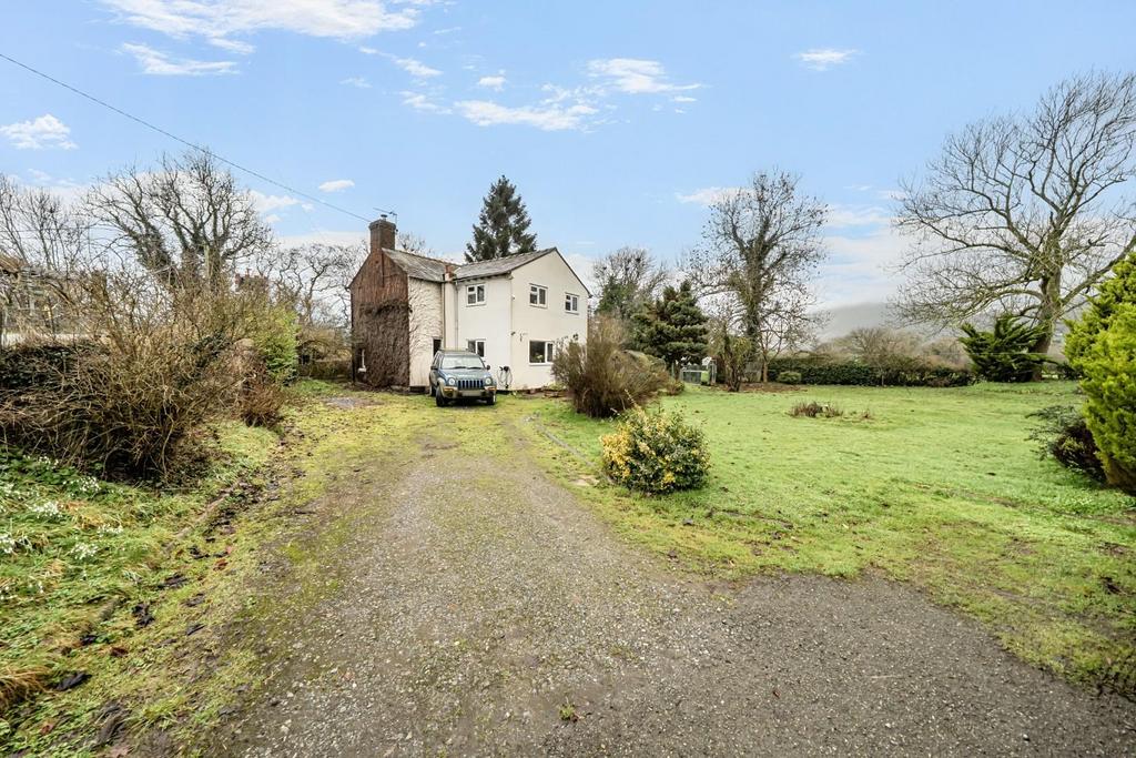 Driveway approaching property.jpg