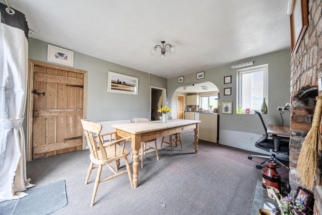 Dining Room.jpg