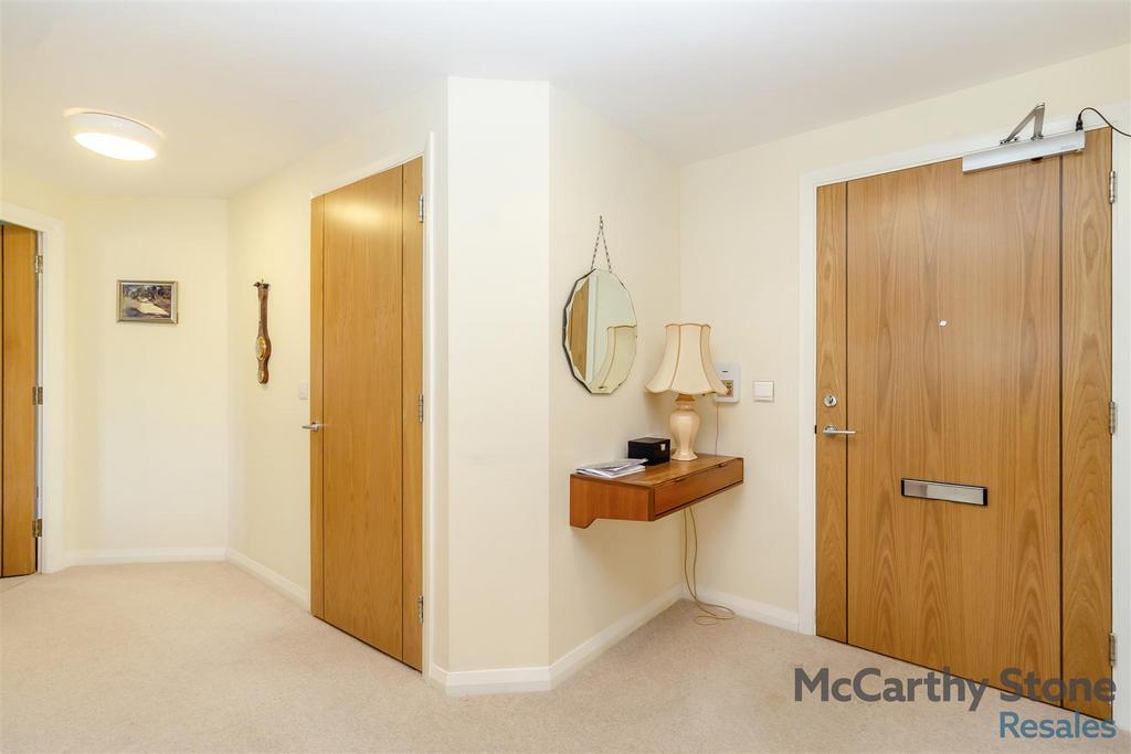 8676383-interior14.jpg