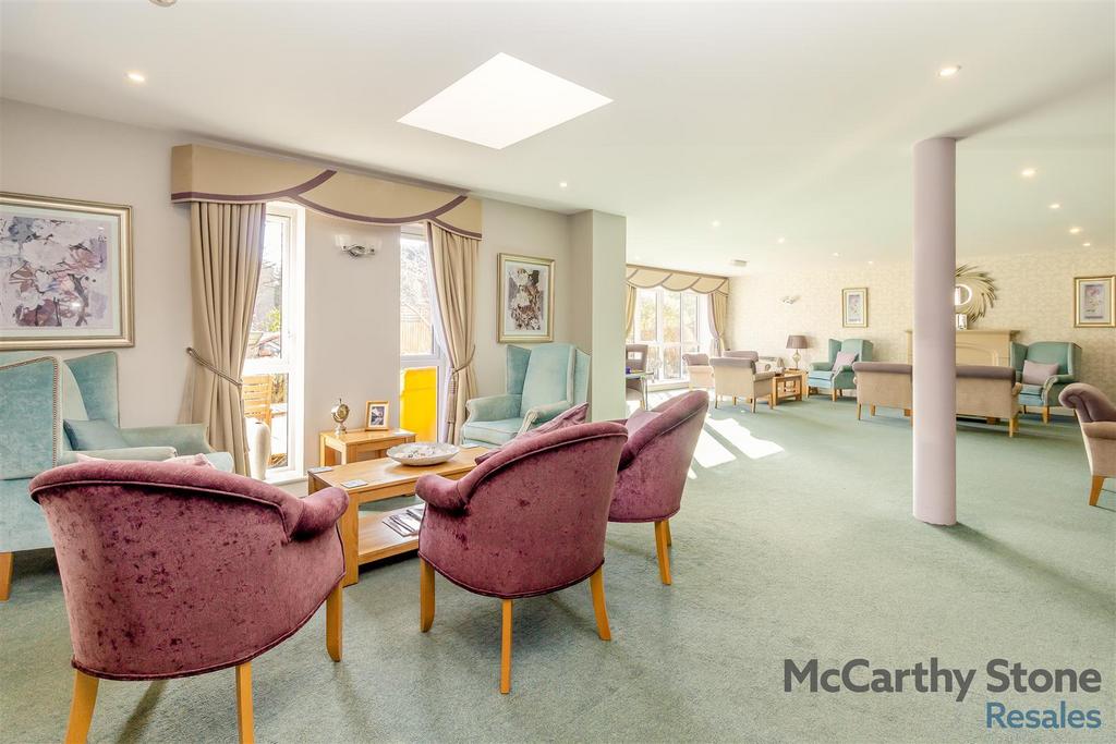 8676383-interior02.jpg