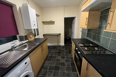 2 bedroom ground floor flat to rent, Simonside Terrace, Newcastle upon Tyne NE6