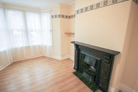 2 bedroom flat for sale, Kensington Road*Two Bedroom Ground Floor*Garden Area & Garage*Perfect Investment*