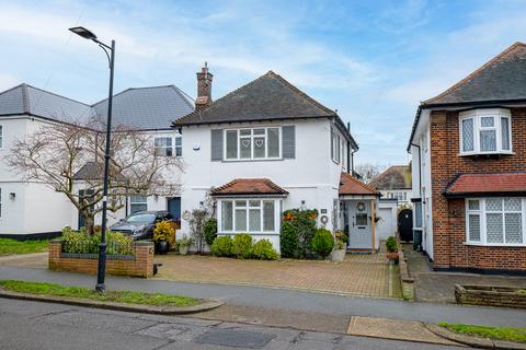 3 bedroom detached house for sale, Tattersall Gardens, Leigh-on-sea, SS9