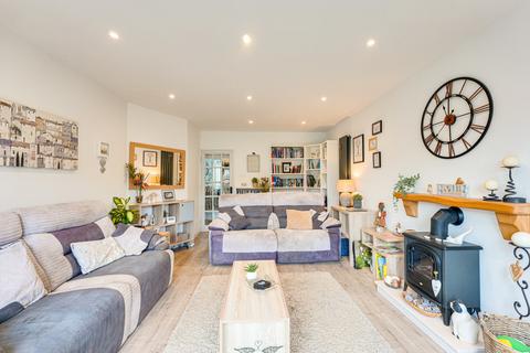 3 bedroom detached house for sale, Tattersall Gardens, Leigh-on-sea, SS9