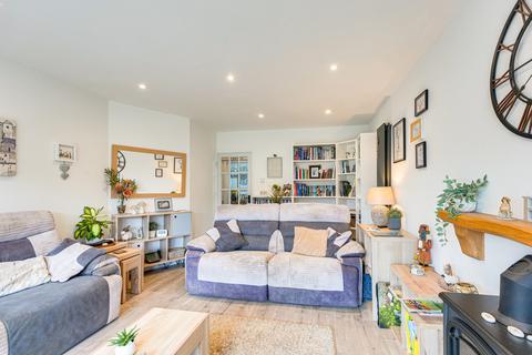 3 bedroom detached house for sale, Tattersall Gardens, Leigh-on-sea, SS9
