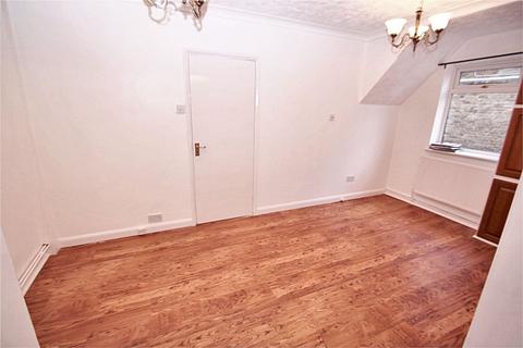 3 bedroom terraced house to rent, Castle Avenue, Yiewsley, UB7
