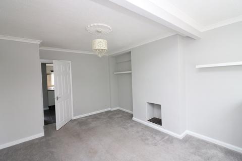 3 bedroom terraced house to rent, Cecil Crescent, Hatfield, AL10
