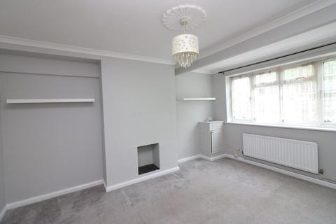 3 bedroom terraced house to rent, Cecil Crescent, Hatfield, AL10