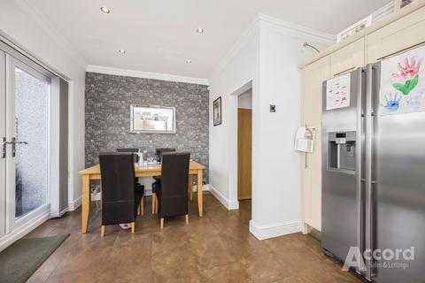 4 bedroom terraced house for sale, Heather Glen, Romford, RM1