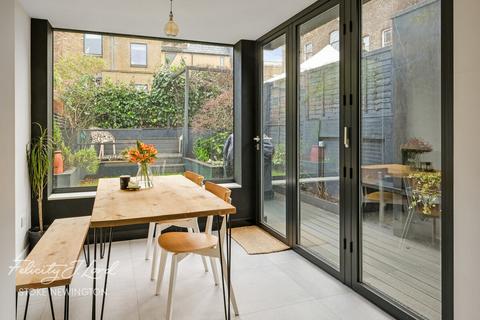 undefined, Fleetwood Street, London N16