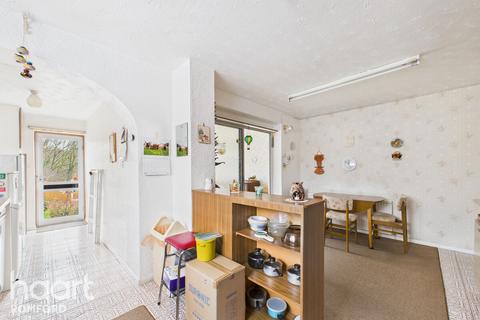 3 bedroom end of terrace house for sale, Great Cullings, Romford