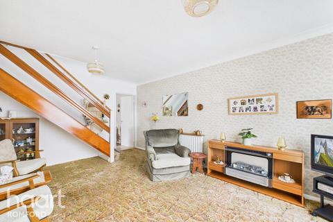 3 bedroom end of terrace house for sale, Great Cullings, Romford, RM7 0YP