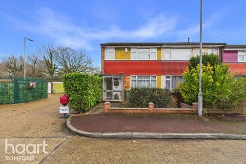 3 bedroom end of terrace house for sale, Great Cullings, Romford, RM7 0YP